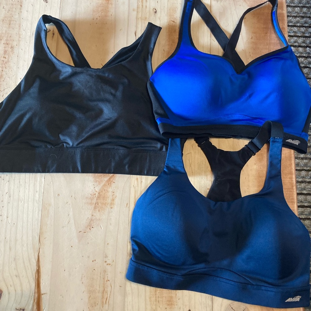 Sports bra lot